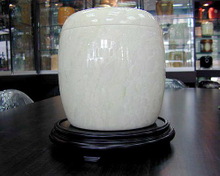 芙蓉岫玉骨灰罐